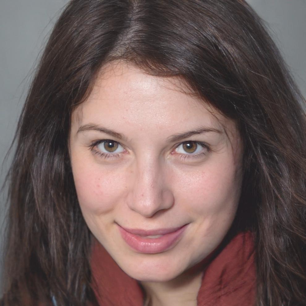 Professional headshot of Lara Kowalczyk